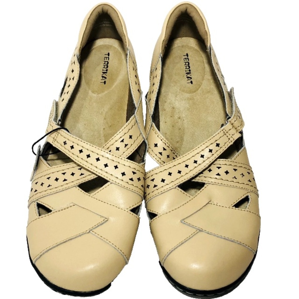 Women’s Leather Loafers Terrikat Size 11 Tan Slip Comfortable New with Tags